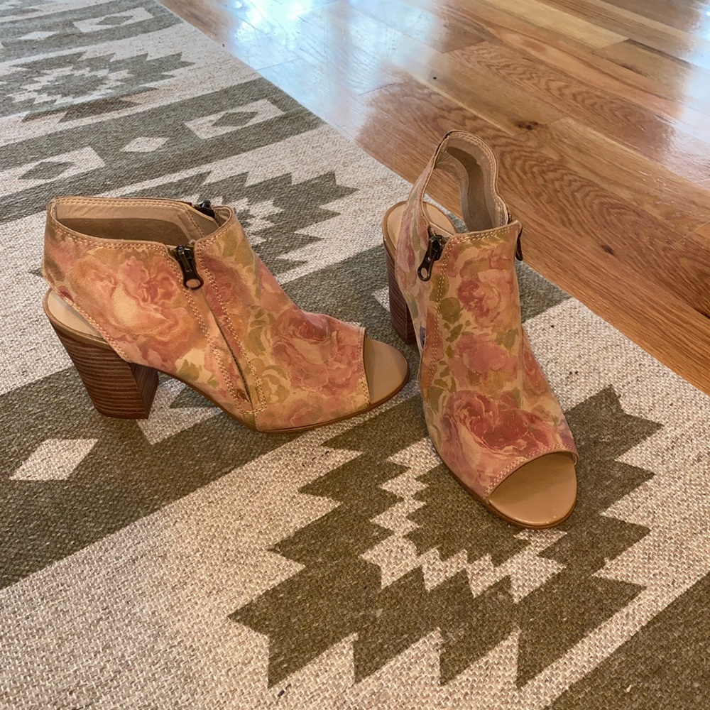 Sbicca Thea Open Toe Bootie - Picture 2 of 8